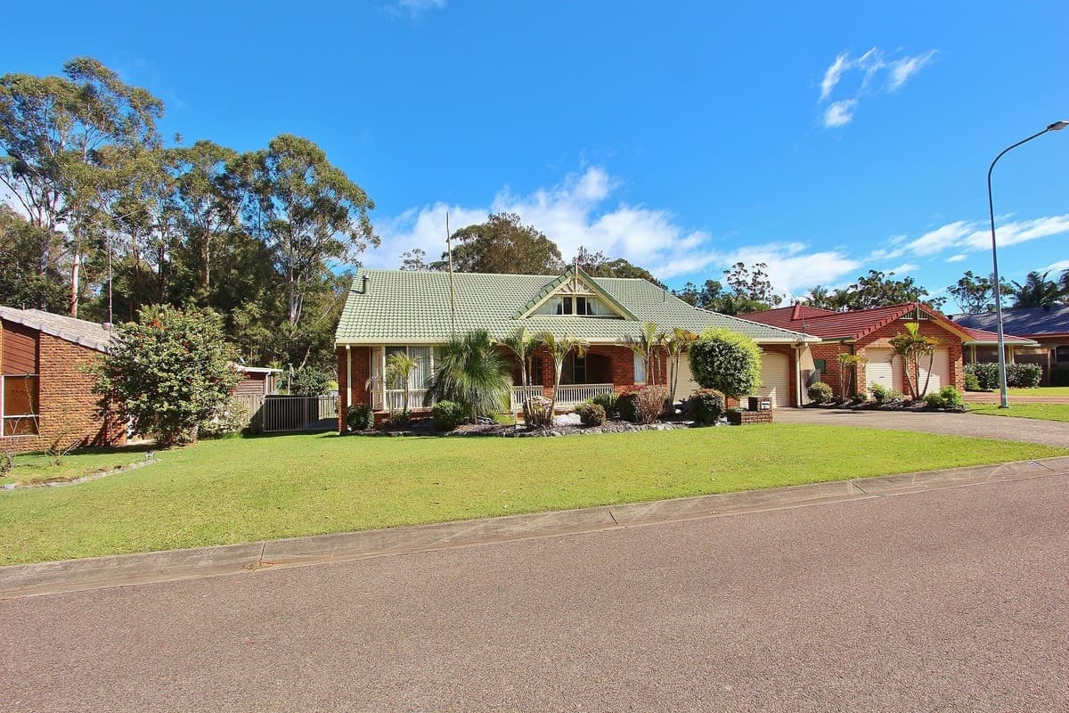 17 Lake View Crescent, West Haven, West Haven - Thumbnail 2