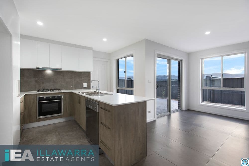 2/49 Upland Chase, ALBION PARK NSW 2527, Albion Park - Image 1