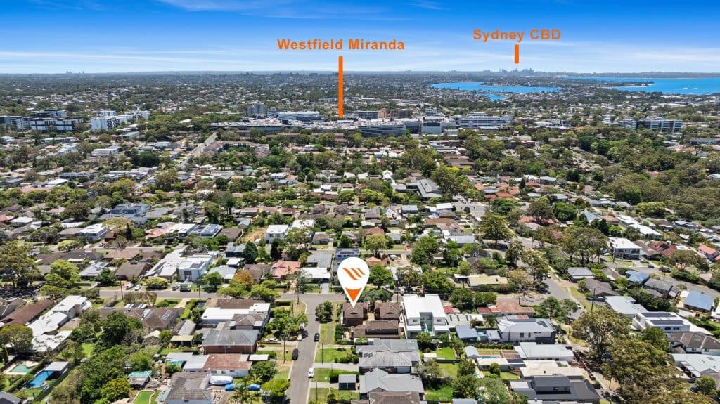 3/4 Raglan Road, Miranda - Image 1