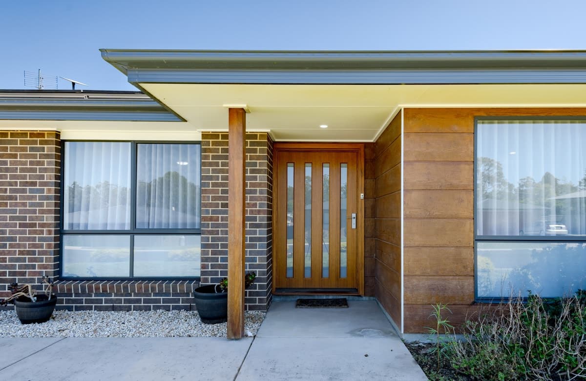 8 Kurrajong Crescent, Kalaru - Image 1