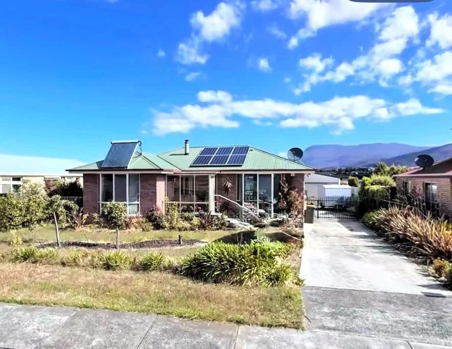 47 Sun Valley Drive, Old Beach - Image 1