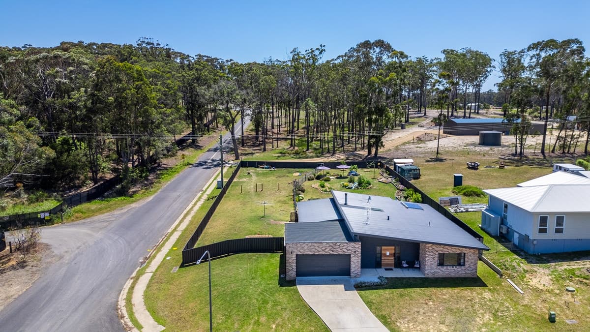 37 Kurrajong Crescent, Kalaru - Image 1
