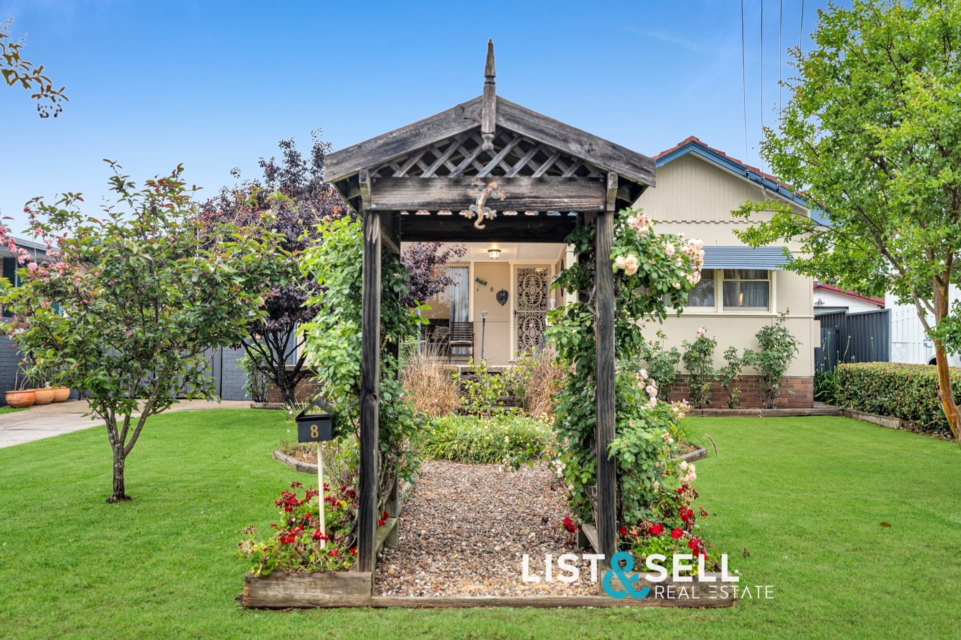 8 Cedric Street, Macquarie Fields, NSW 2564, Macquarie Fields - Thumbnail 2