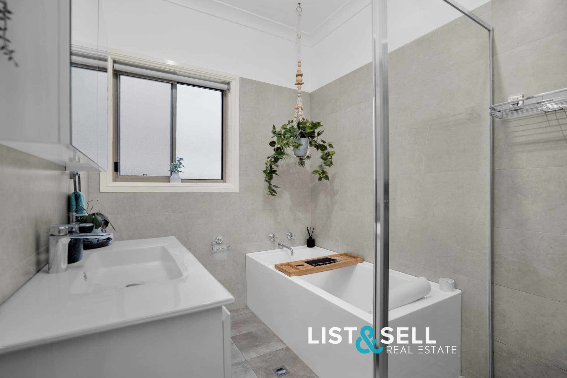 8 Cedric Street, Macquarie Fields, NSW 2564, Macquarie Fields - Thumbnail 7