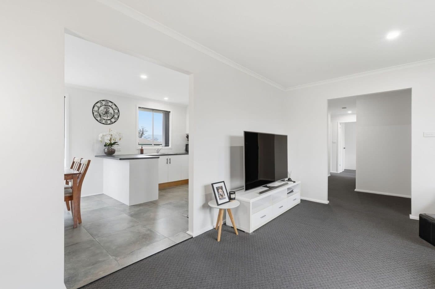 1 Walker Crescent, Bridgewater - Thumbnail 2