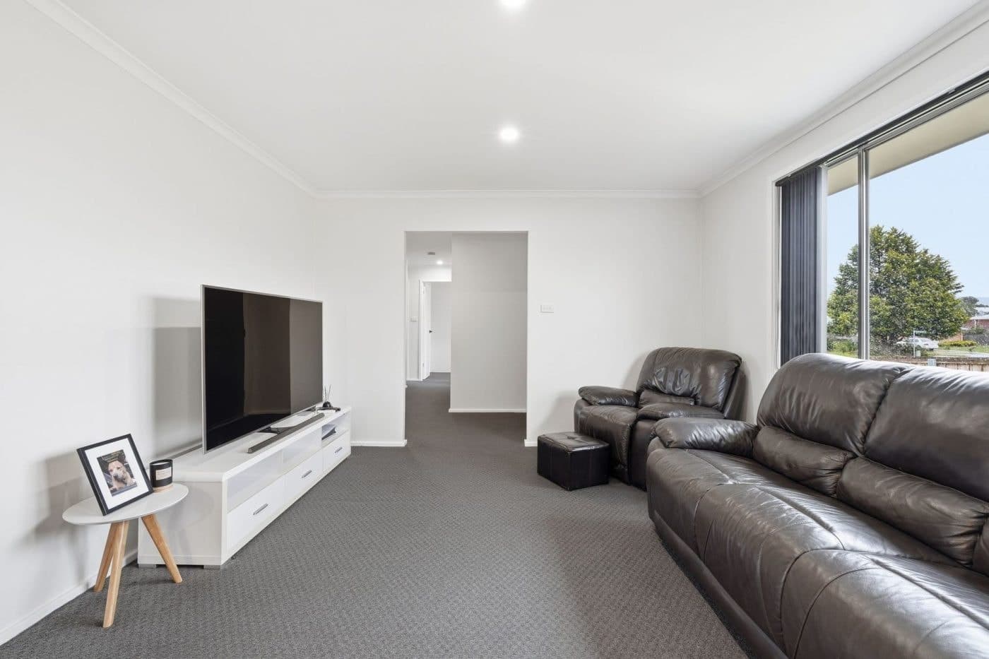 1 Walker Crescent, Bridgewater - Thumbnail 8