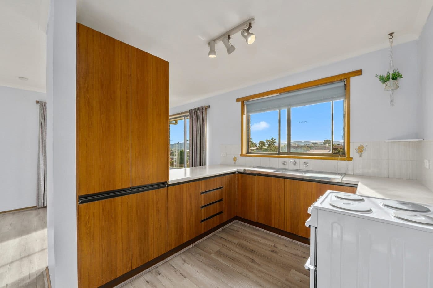 64 Sunshine Road, Austins Ferry - Thumbnail 8