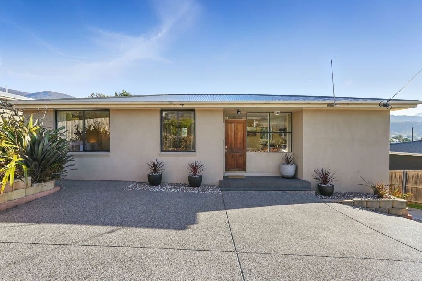 24 Milburn Place, Glenorchy - Thumbnail 2