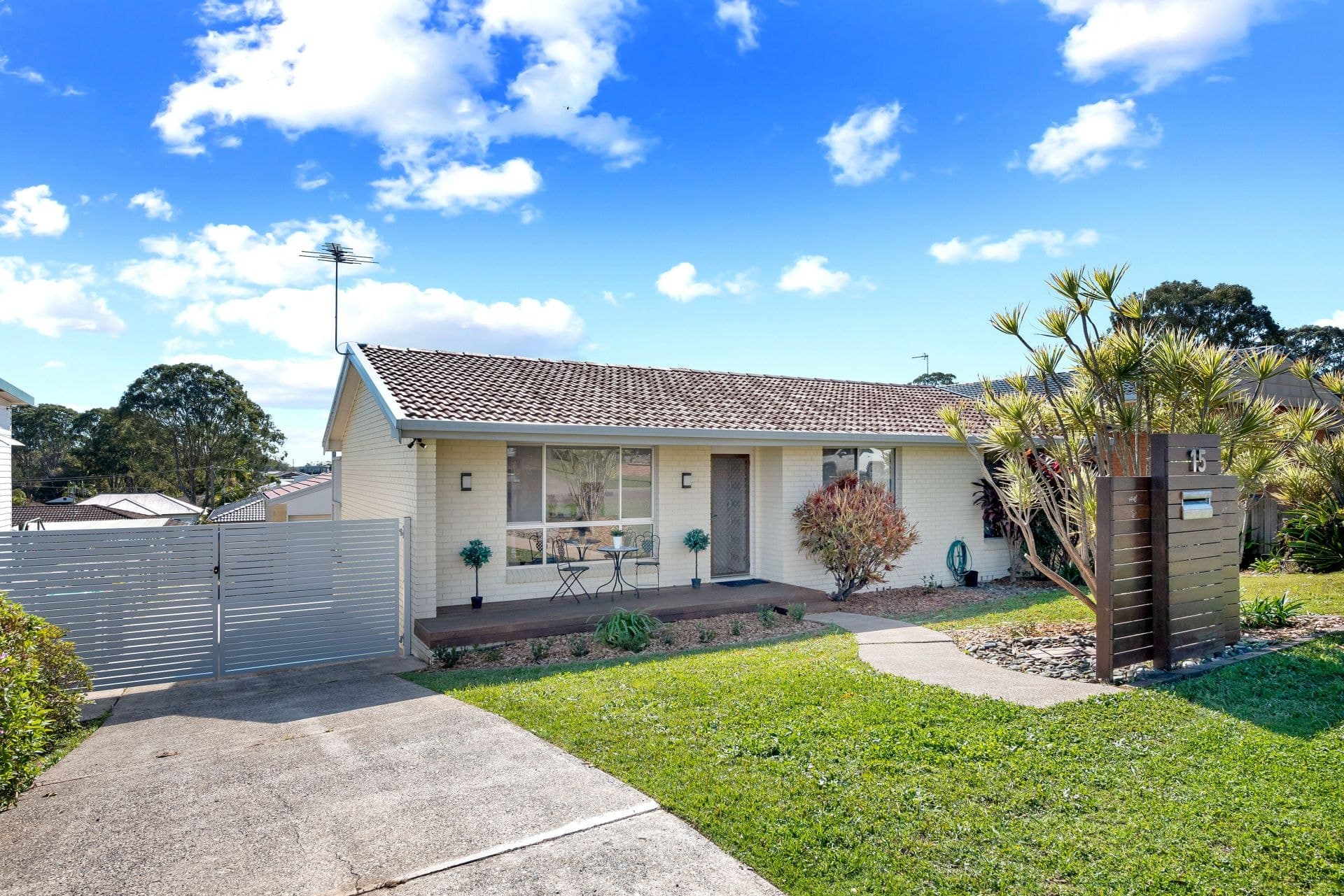 15 Regatta Crescent Port Macquarie NSW, Port Macquarie - Thumbnail 2