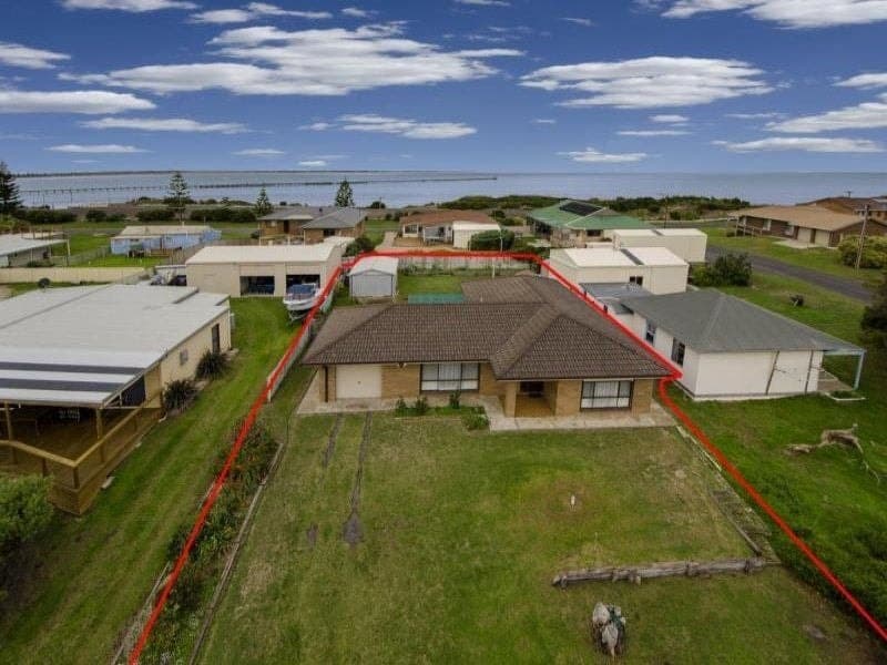 33 Foster Street BEACHPORT SA, Beachport - Image 1