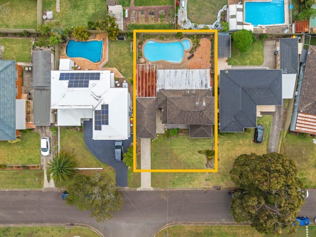 17 Silverwater Crescent, Miranda - Image 1