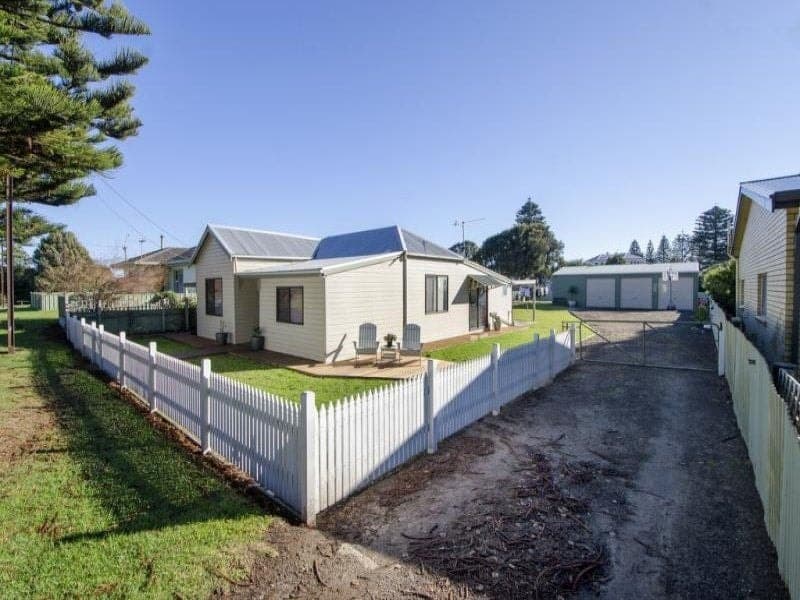 10 Lagoon Road BEACHPORT SA, Beachport - Image 1