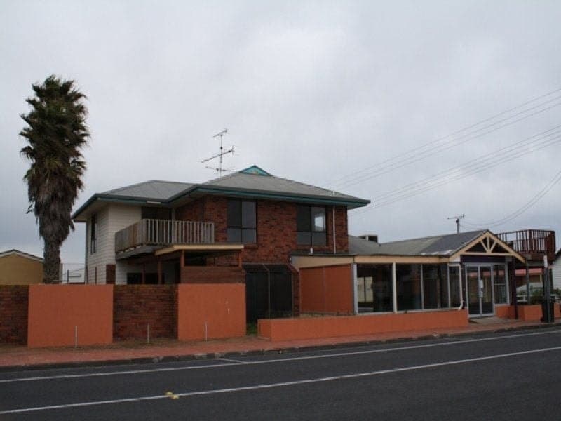 10 Standish Street PORT MACDONNELL SA, Port Macdonnell - Image 1