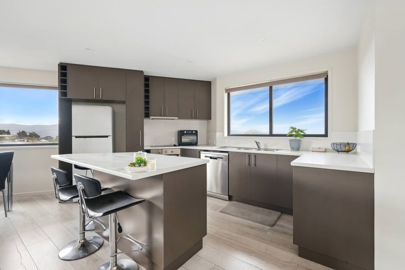 2/49 Branscombe Road, Claremont - Thumbnail 2
