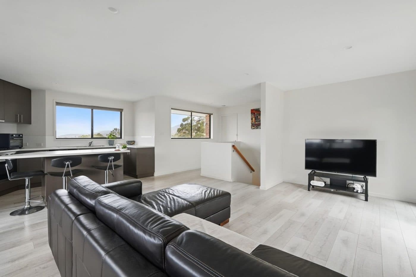 2/49 Branscombe Road, Claremont - Thumbnail 3