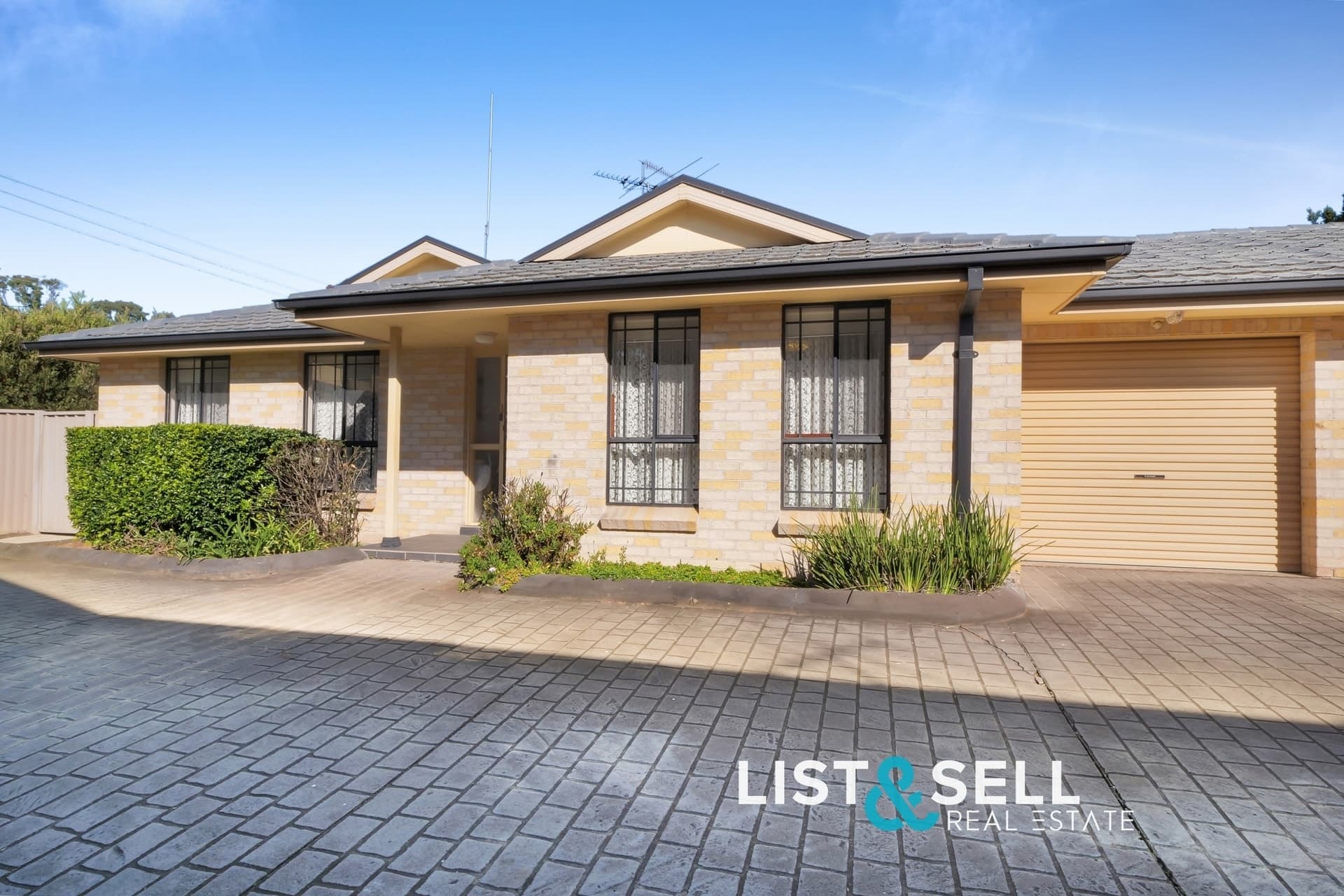 10/10 Eagleview Road, Minto, NSW 2566, Minto - Image 1