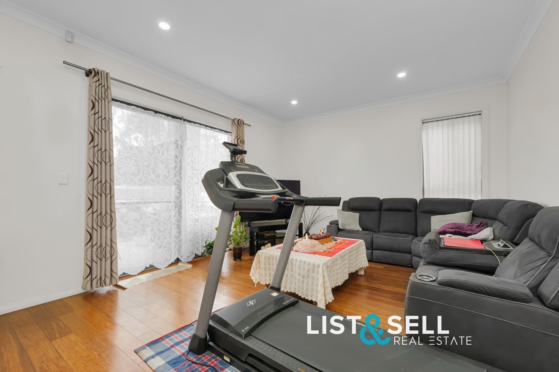 6 Chivers Place, Ingleburn, NSW 2565, Ingleburn - Thumbnail 2
