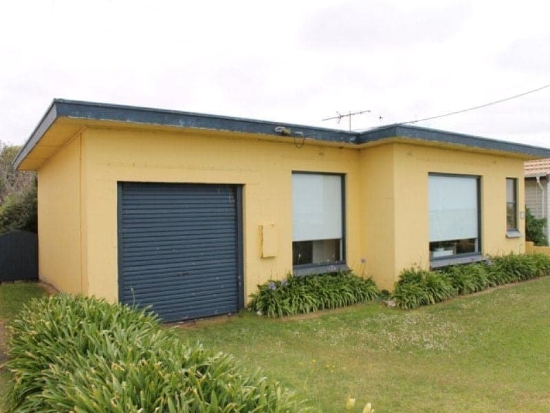 101 Sea Parade PORT MACDONNELL SA, Port Macdonnell - Thumbnail 3