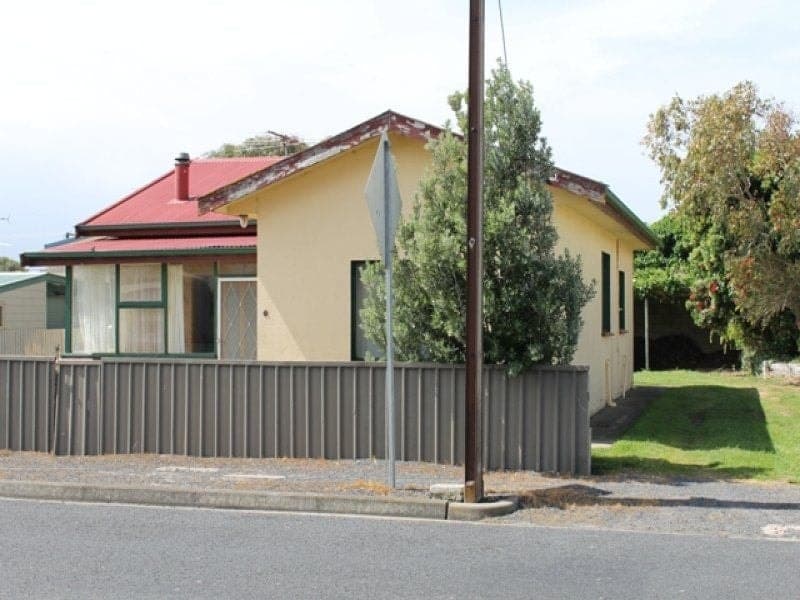 19 Meylin Street PORT MACDONNELL SA, Port Macdonnell - Image 1