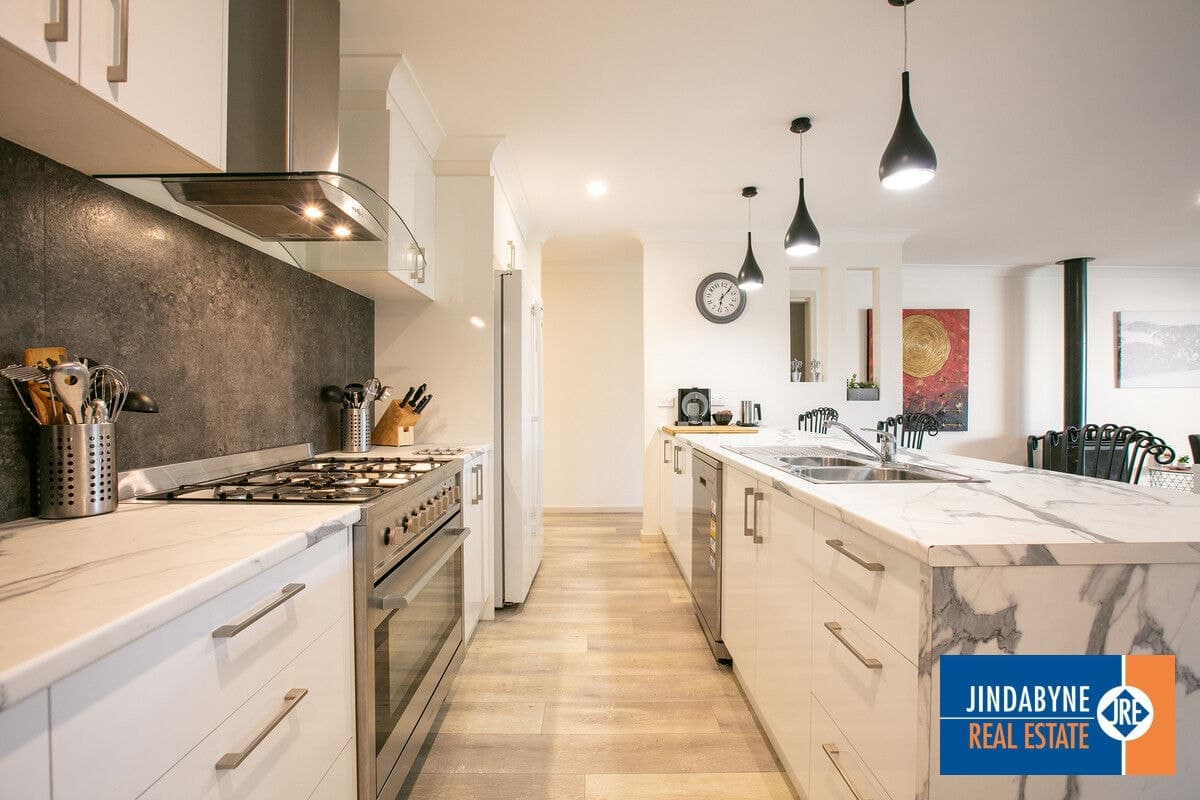 11 Twynam Street, Jindabyne NSW 2627, Jindabyne - Image 1