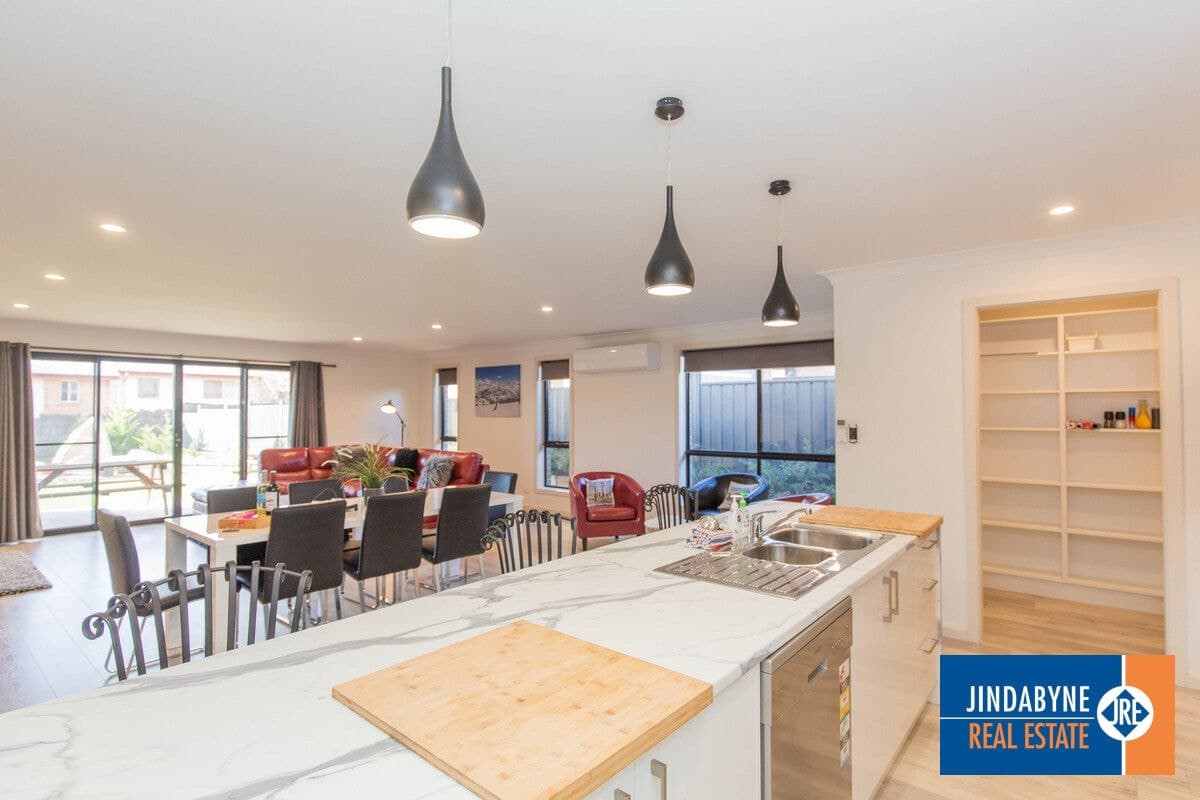 11 Twynam Street, Jindabyne NSW 2627, Jindabyne - Thumbnail 3