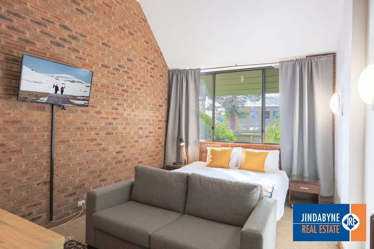 11 / 2 Clyde Street, Jindabyne NSW 2627, Jindabyne - Thumbnail 3