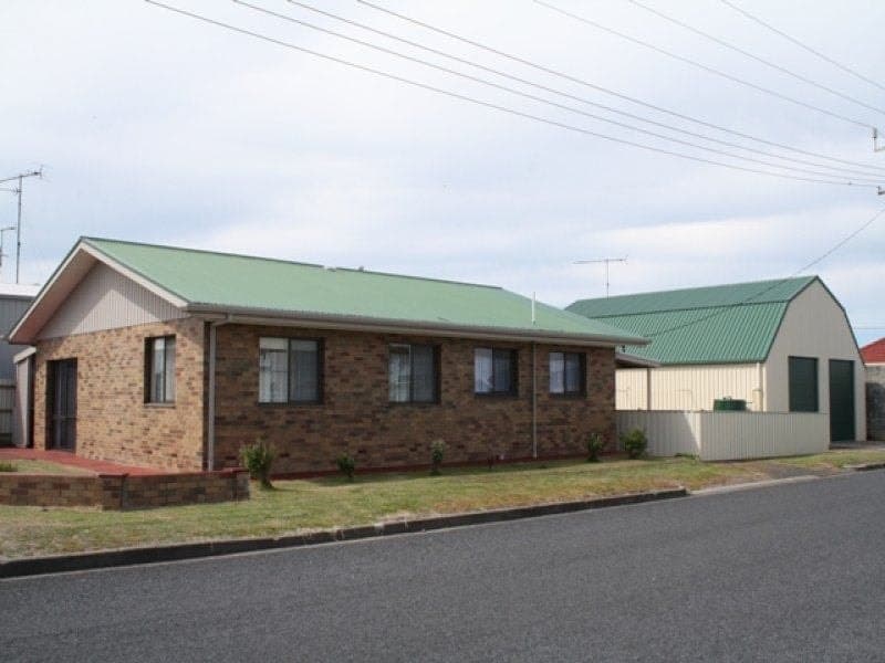 33 Compton Street PORT MACDONNELL SA, Port Macdonnell - Image 1