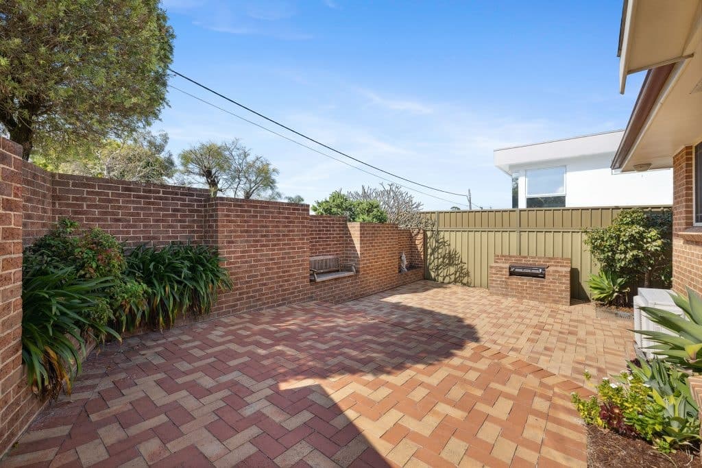 1/2-4 Third Avenue, Gymea Bay - Thumbnail 2