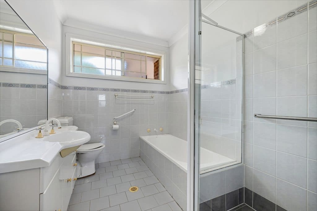 1/2-4 Third Avenue, Gymea Bay - Thumbnail 3