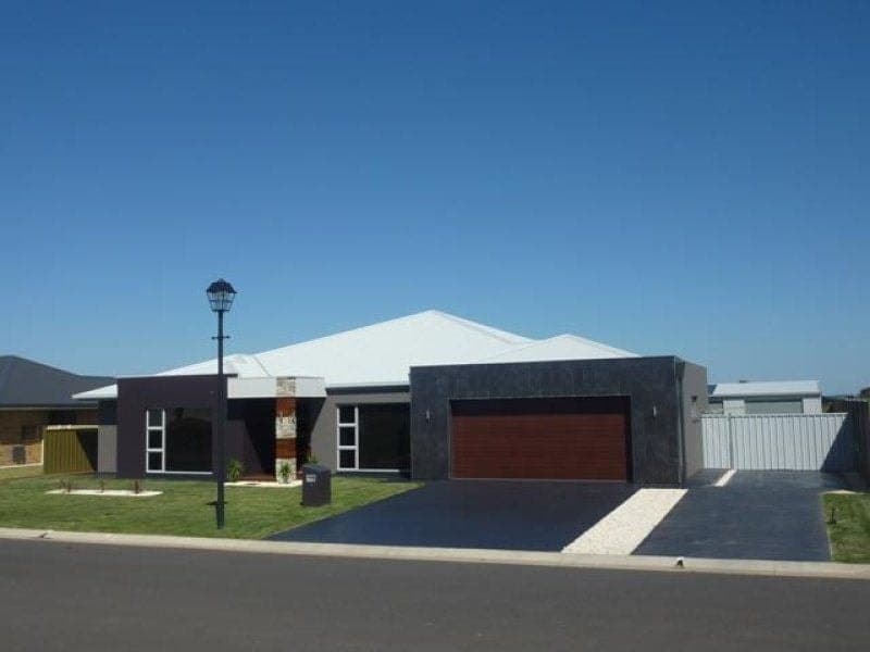 13 Hilltop Avenue Mount Gambier SA, Mount Gambier - Image 1