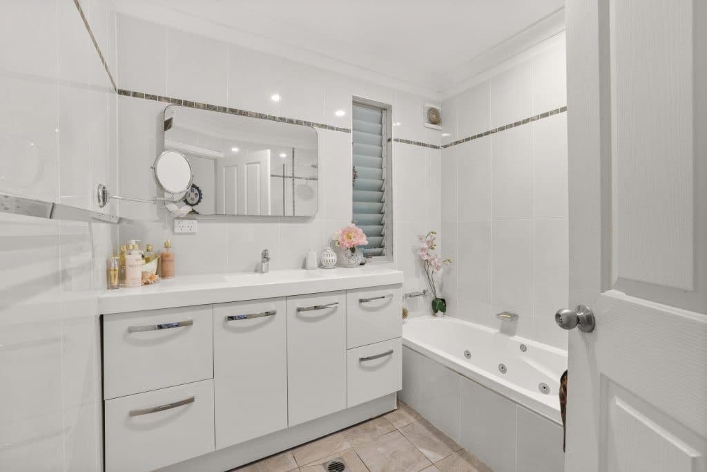 1/110 North West Arm Road, Gymea - Thumbnail 2