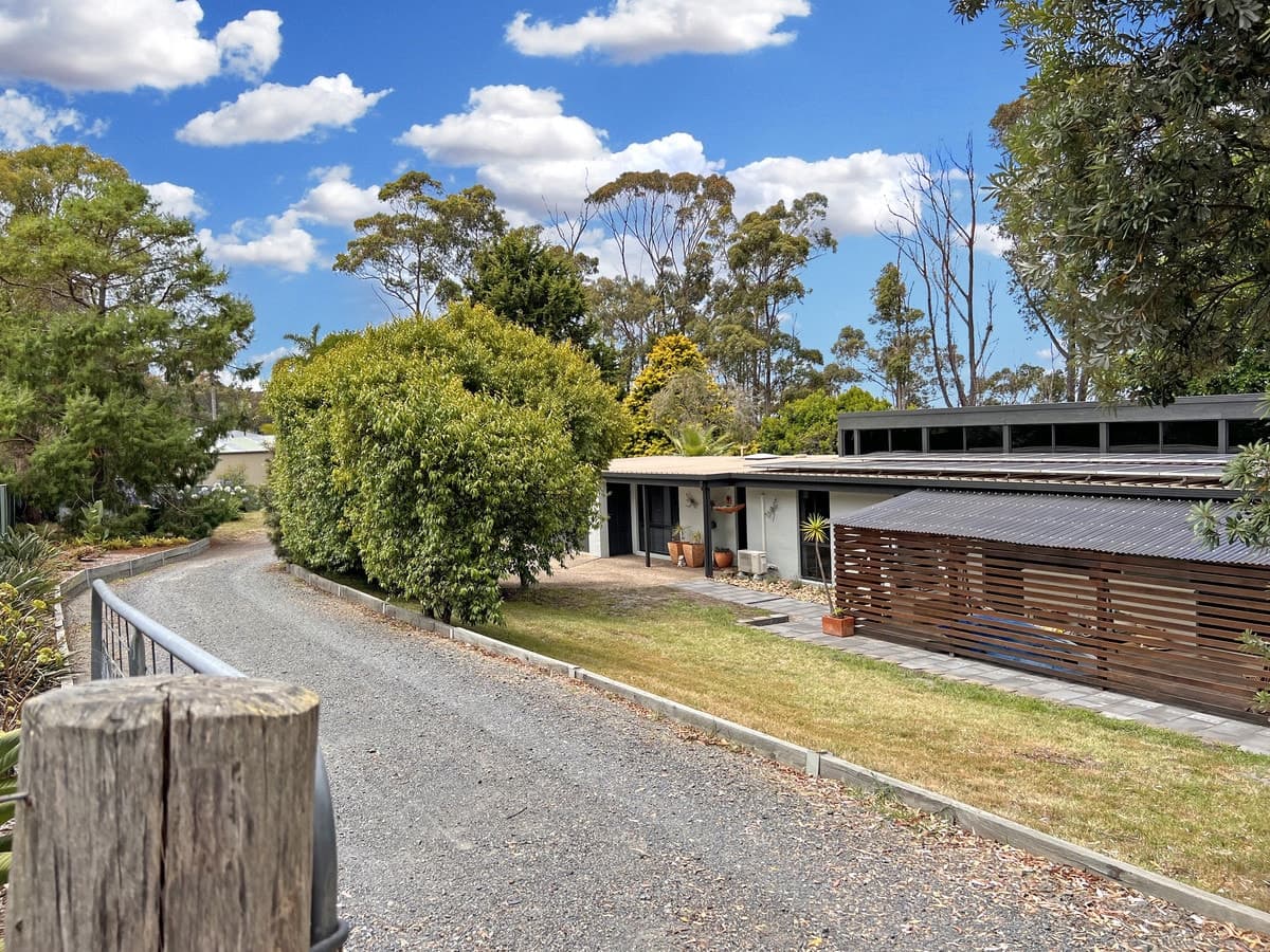 2 Tristania Court, Tura Beach - Thumbnail 2