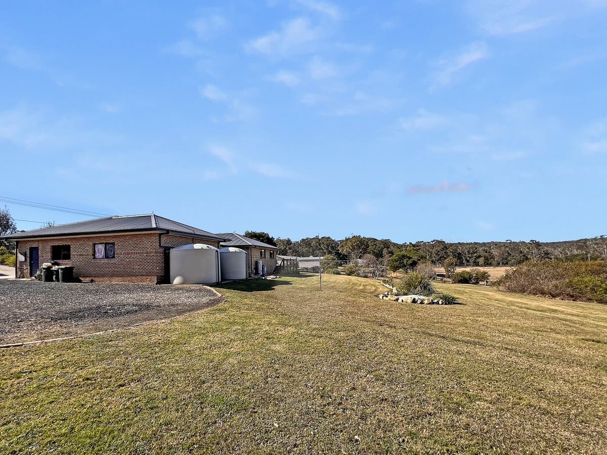 121 Strathmore Crescent, Kalaru - Thumbnail 2