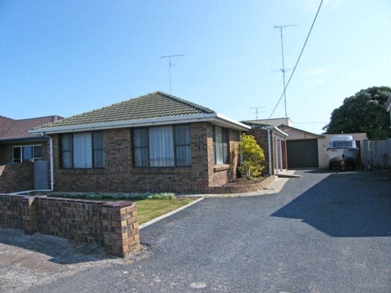 74 Sea Parade PORT MACDONNELL SA, Port Macdonnell - Image 1
