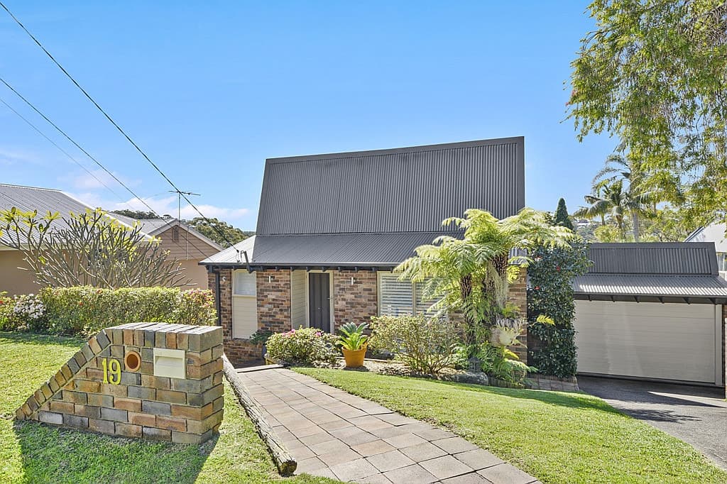 19 Emerald Place, Grays Point - Image 1