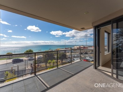 4/5 North Terrace, Burnie, Burnie - Thumbnail 2