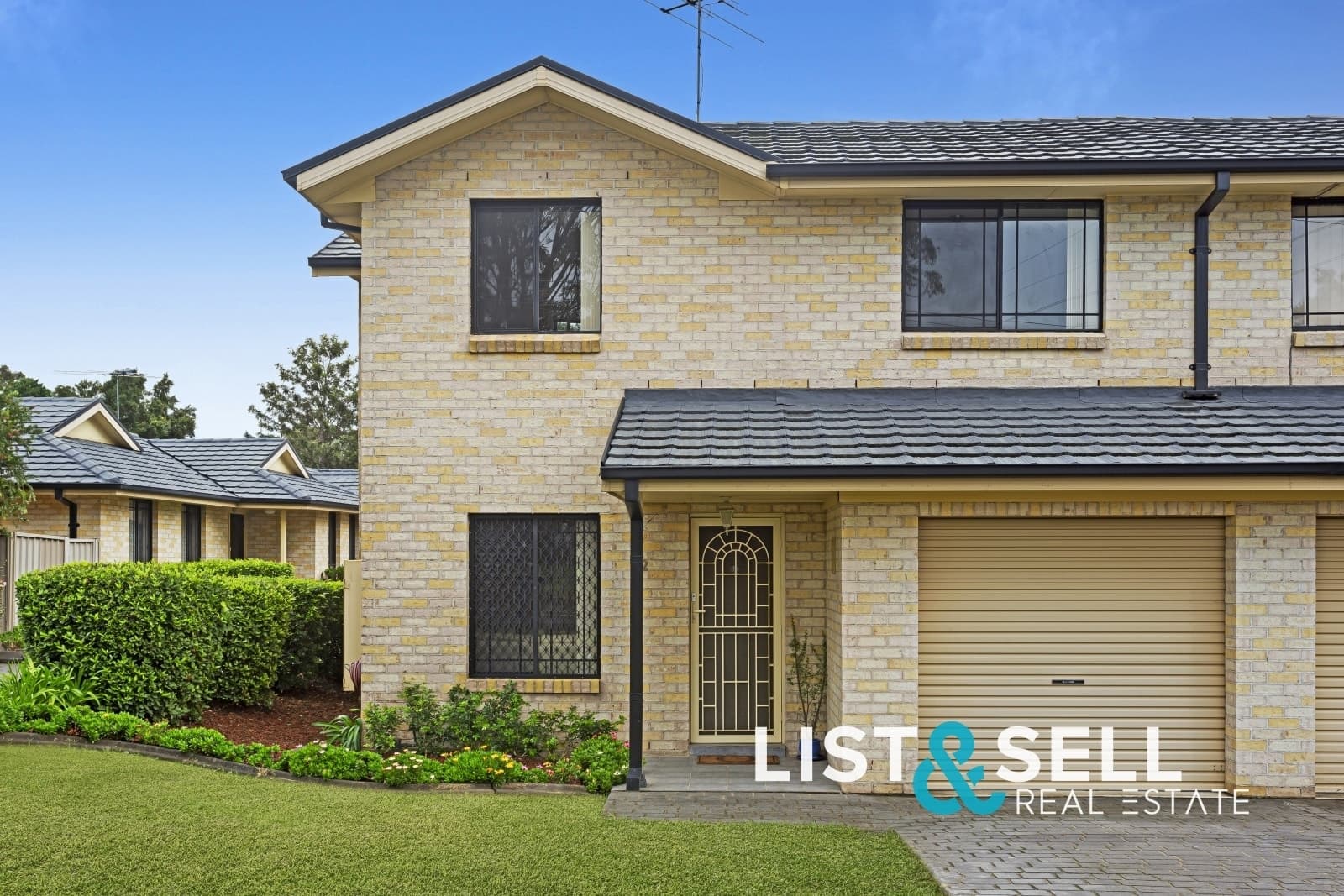2/10 Eagleview Road, Minto, NSW 2566, Minto - Image 1