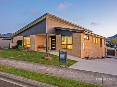 14 Bowman Drive, Penguin, Penguin - Image 1