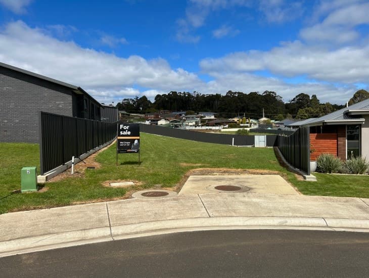 6 Emerald Court, Park Grove - Image 1