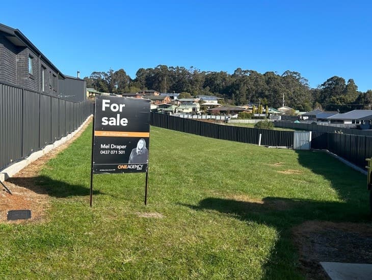 6 Emerald Court, Park Grove - Thumbnail 3
