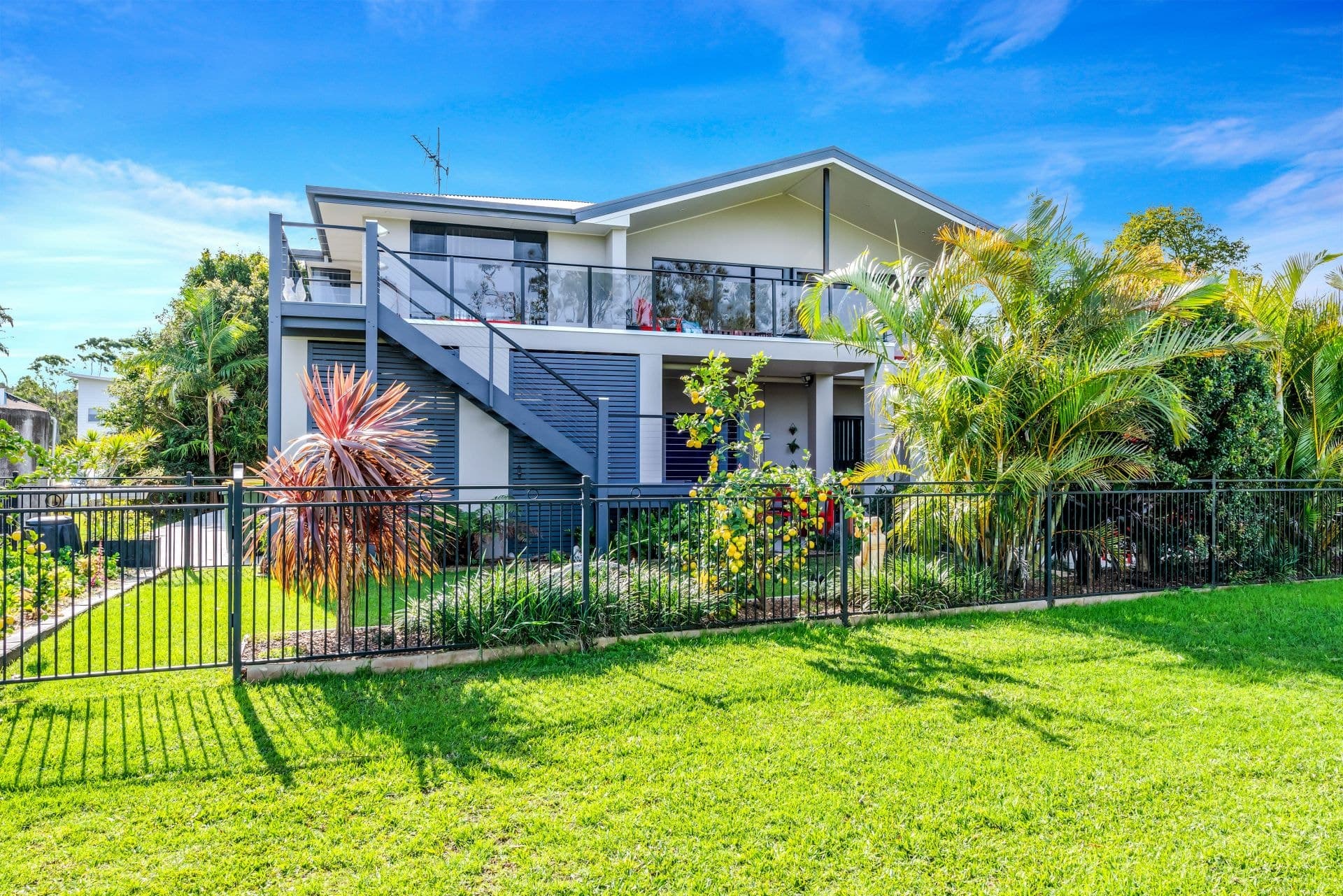 20 Shoreline Drive, North Shore, North Shore - Image 1
