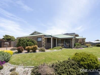 3 Panorama Crescent, COOEE, Cooee - Thumbnail 2