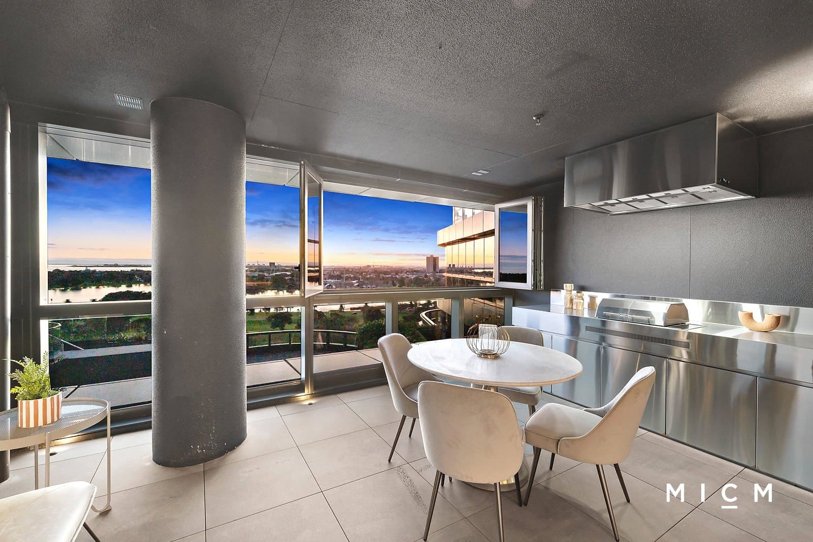 1505/20 Queens Road
                                    Sold, Melbourne - Thumbnail 3