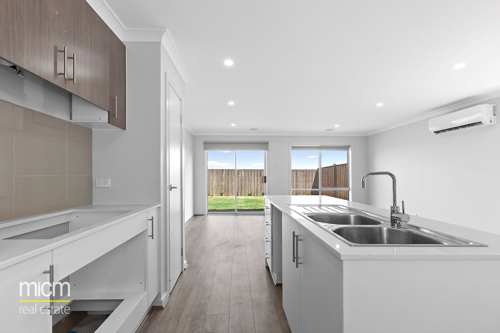15 Tamworth Grove
                                    Sold, Point Cook - Thumbnail 2