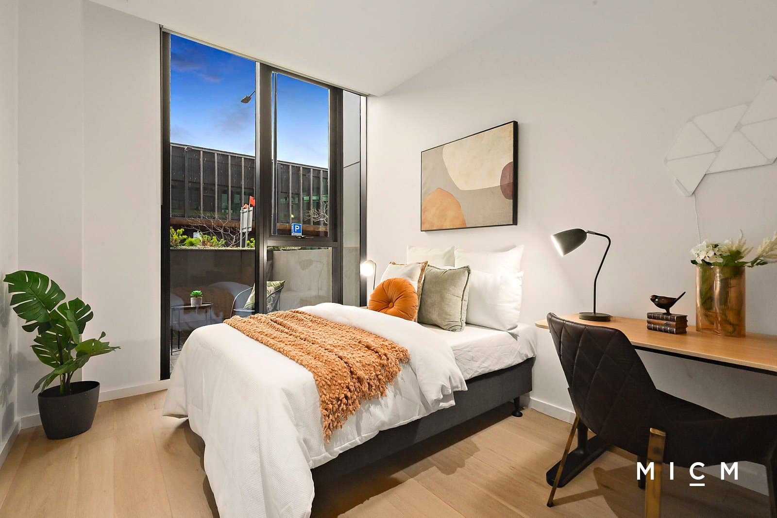 925 Collins Street
                                    Sold, Docklands - Thumbnail 5