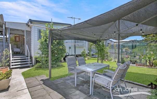 Villa I1, Brighton - Image 1