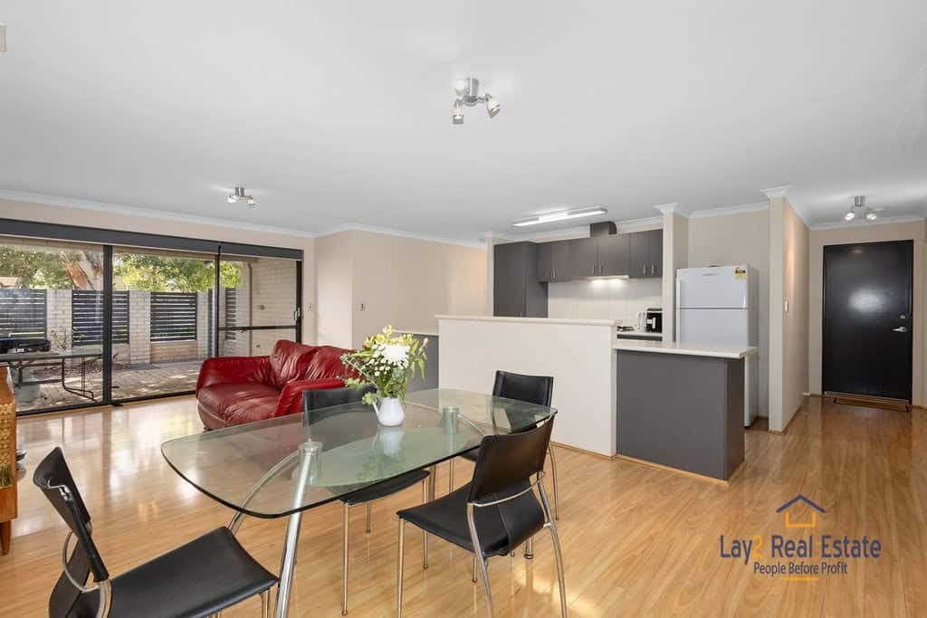 3 Bed / 2 Bath For Sale, 3 Bed / 2 Bath For Sale - Thumbnail 2
