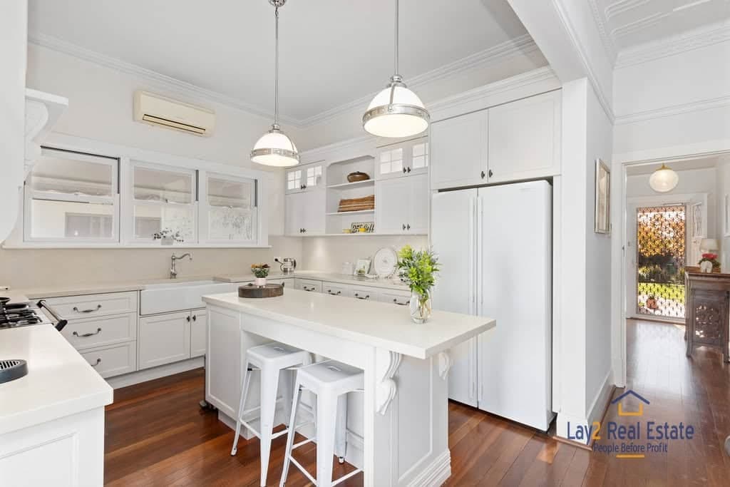 A1 Bayswater Location_SOLD!, A1 Bayswater Location_sold! - Thumbnail 5