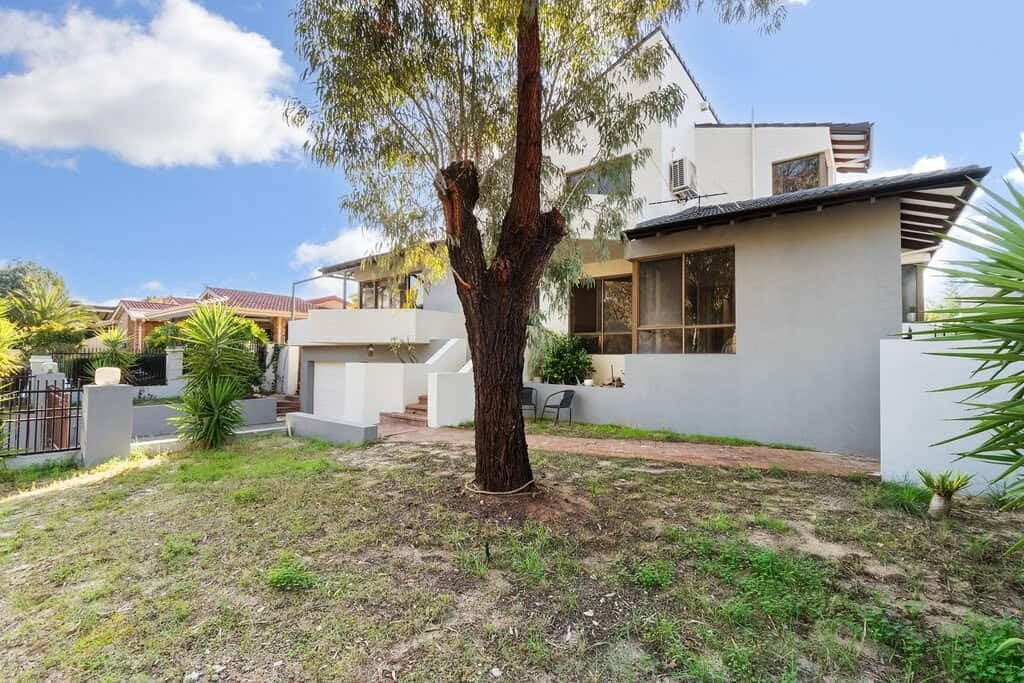 4 Bed x 2 Bath Family Home _SOLD, 4 Bed X 2 Bath Family Home _sold - Thumbnail 2