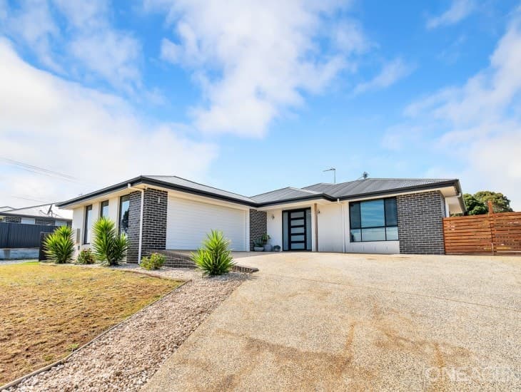 8 Oasis Drive, Shorewell Park - Image 1